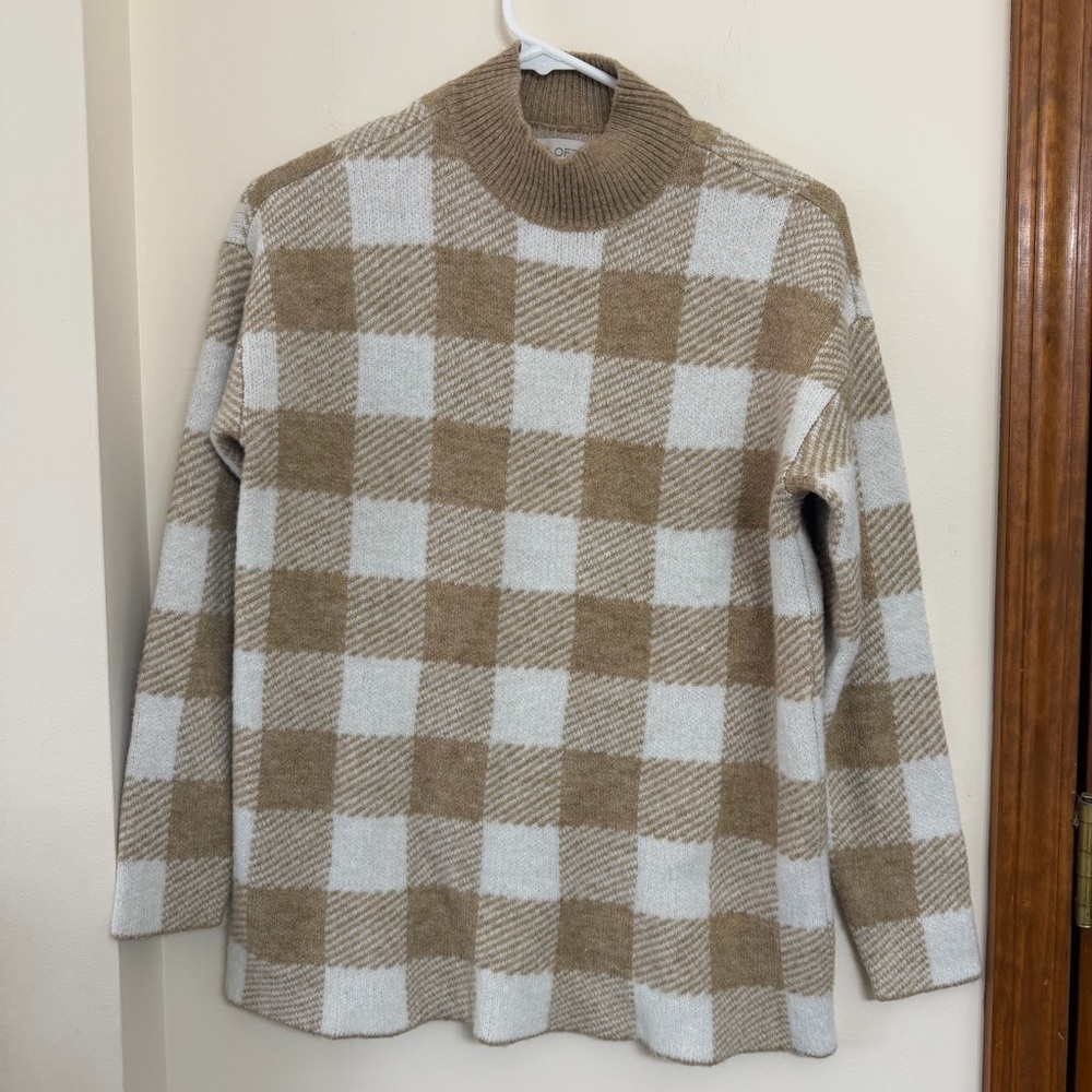 LOFT Women’s Turtleneck Sweater in Tan and White Checkered